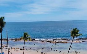 Belíssimo apartamento vista mar deslumbrante na Barra! Direto na praia e no circuito do Carnaval de Salvador.